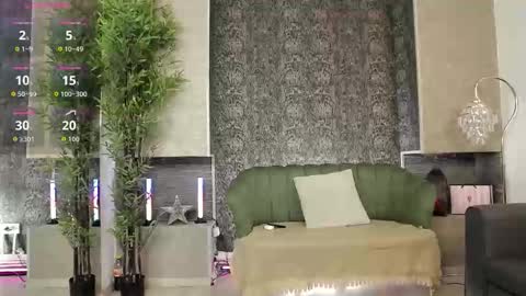 Mia online show from November 5, 2025, 5:51 am