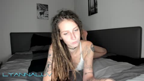 Snapshot of _fuckinparadise chatting on January 4, 2025, 3:17 pm Lyanna and Derek online show from January 4, 2025, 3:17 pm