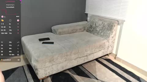 Laura  Juan online show from February 25, 2025, 6:20 pm