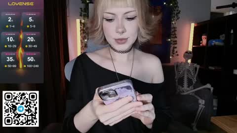 Tori online show from April 3, 2026, 6:33 am