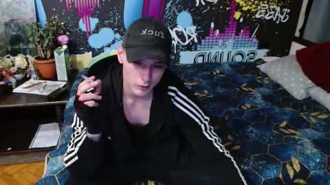 Snapshot of _happydayleon_ chatting on September 24, 2025, 6:33 pm _happydayleon_ online show from September 24, 2025, 6:33 pm