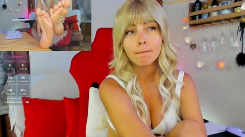 Snapshot of _hottie__ chatting on January 8, 2025, 12:28 am _hottie__ online show from January 8, 2025, 12:28 am