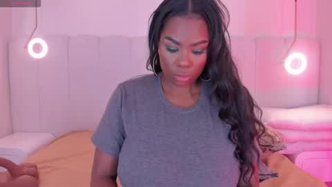 Snapshot of _huge_boobs_ebony chatting on February 9, 2026, 7:40 pm Darlis online show from February 9, 2026, 7:40 pm