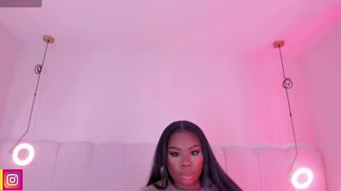 Snapshot of _huge_boobs_ebony chatting on February 10, 2026, 7:51 pm Darlis online show from February 10, 2026, 7:51 pm