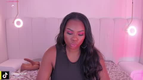 Snapshot of _huge_boobs_ebony chatting on February 13, 2026, 8:05 pm Darlis online show from February 13, 2026, 8:05 pm