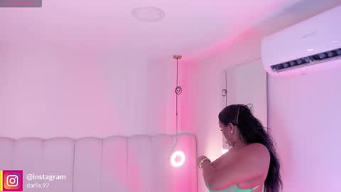 Snapshot of _huge_boobs_ebony chatting on February 16, 2026, 7:43 pm Darlis online show from February 16, 2026, 7:43 pm