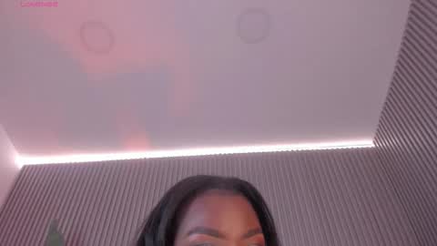Snapshot of _huge_boobs_ebony chatting on March 19, 2026, 8:13 pm Darlis online show from March 19, 2026, 8:13 pm