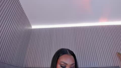 Snapshot of _huge_boobs_ebony chatting on March 25, 2026, 8:04 pm Darlis online show from March 25, 2026, 8:04 pm