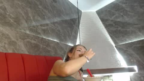 Isa online show from February 11, 2025, 5:29 pm