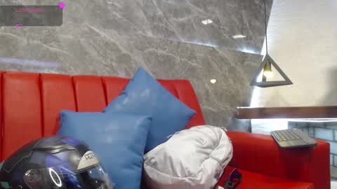 Isa online show from March 12, 2025, 6:22 pm