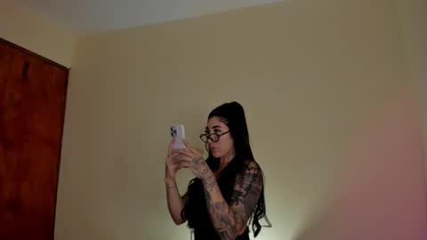 Isabella online show from January 6, 2026, 11:40 pm