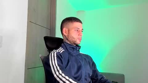Snapshot of _jamesleandros chatting on April 23, 2026, 3:30 am jeison online show from April 23, 2026, 3:30 am