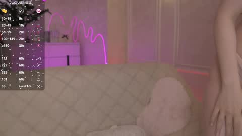 Snapshot of _jenniferr_ chatting on May 13, 2026, 9:17 am Jennifer online show from May 13, 2026, 9:17 am
