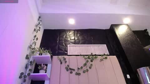 Mia online show from January 21, 2025, 5:20 pm