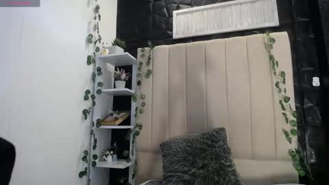 Mia online show from January 29, 2025, 12:45 pm