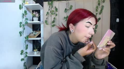 Mia online show from February 5, 2025, 1:22 pm