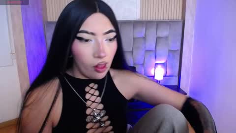 Mia online show from September 24, 2025, 2:42 pm