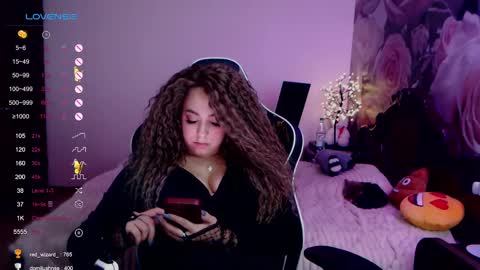 _just_a_queen_3 online show from December 4, 2024, 9:02 pm