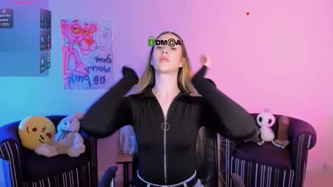 _kellykitten_ online show from January 7, 2026, 9:56 am