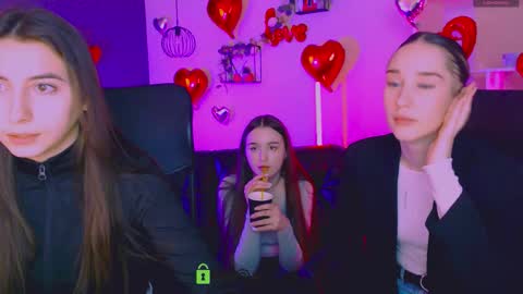 _kellykitten_ online show from March 4, 2026, 9:59 am