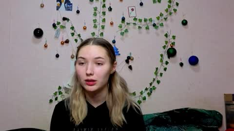 _kikiclark_ online show from January 8, 2026, 8:55 pm