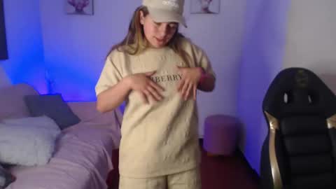 _kitten_1 online show from December 21, 2025, 12:12 pm