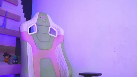 kitty online show from February 4, 2025, 10:02 pm