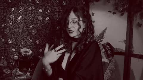 Snapshot of _lady_luna_ chatting on December 27, 2024, 6:24 am Lady Luna online show from December 27, 2024, 6:24 am