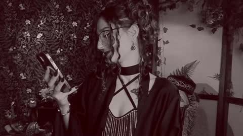 Snapshot of _lady_luna_ chatting on December 28, 2024, 12:04 am Lady Luna online show from December 28, 2024, 12:04 am