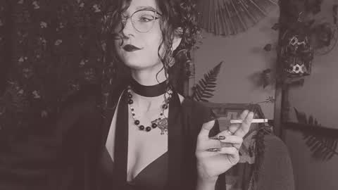 Snapshot of _lady_luna_ chatting on February 24, 2025, 12:41 am Lady Luna online show from February 24, 2025, 12:41 am