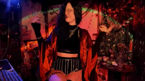 Snapshot of _lady_luna_ chatting on October 20, 2025, 11:49 pm Lady Luna online show from October 20, 2025, 11:49 pm