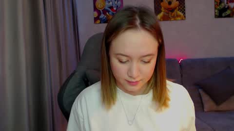 _lalune_ online show from March 4, 2025, 3:22 am