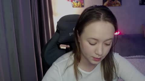 _lalune_ online show from September 11, 2025, 11:49 pm