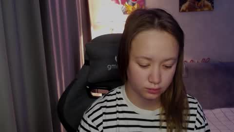 _lalune_ online show from September 21, 2025, 3:19 am