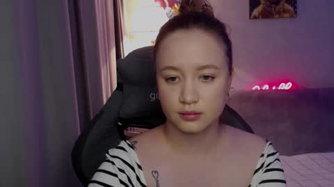 _lalune_ online show from October 11, 2025, 8:46 am