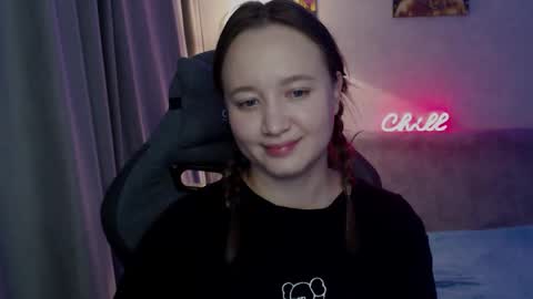 _lalune_ online show from October 14, 2025, 2:51 pm