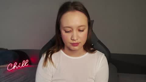 _lalune_ online show from November 24, 2025, 9:53 am