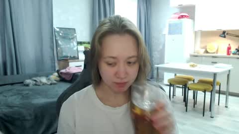 Snapshot of _lalune_ chatting on May 4, 2026, 11:17 am _lalune_ online show from May 4, 2026, 11:17 am