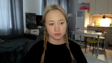 Snapshot of _lalune_ chatting on May 12, 2026, 9:50 am _lalune_ online show from May 12, 2026, 9:50 am