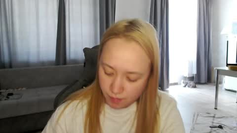 Snapshot of _lalune_ chatting on May 22, 2026, 8:32 am _lalune_ online show from May 22, 2026, 8:32 am