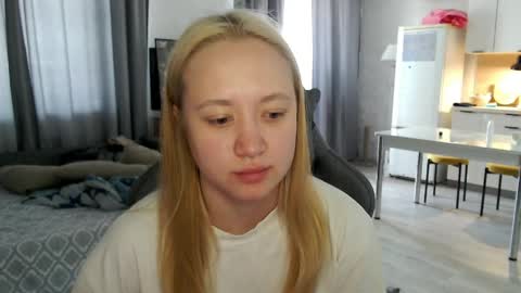 Snapshot of _lalune_ chatting on May 26, 2026, 8:43 am _lalune_ online show from May 26, 2026, 8:43 am