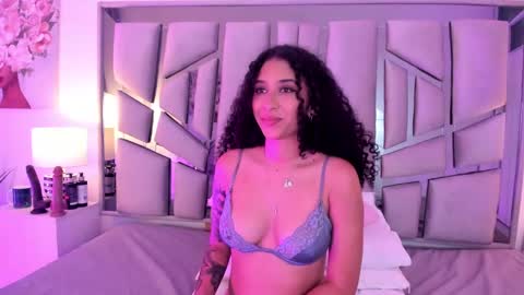 Lanna  online show from January 14, 2025, 5:34 pm