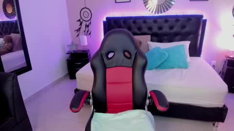 Liily online show from February 15, 2026, 7:51 am