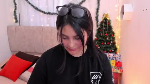 Snapshot of _little_ivy chatting on December 4, 2024, 3:32 pm Ivy 3 online show from December 4, 2024, 3:32 pm