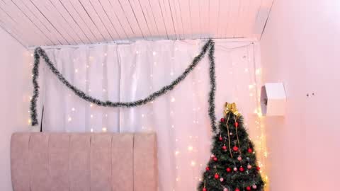 Snapshot of _little_ivy chatting on December 4, 2024, 6:39 pm Ivy 3 online show from December 4, 2024, 6:39 pm