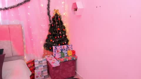 Snapshot of _little_ivy chatting on December 14, 2024, 12:55 pm Ivy 3 online show from December 14, 2024, 12:55 pm
