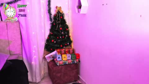 Snapshot of _little_ivy chatting on January 6, 2025, 10:37 pm Ivy 3 online show from January 6, 2025, 10:37 pm