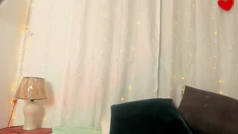 Snapshot of _little_ivy chatting on February 4, 2025, 11:49 pm Ivy 3 online show from February 4, 2025, 11:49 pm