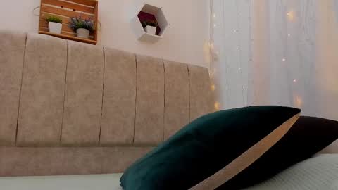 Snapshot of _little_ivy chatting on February 22, 2025, 2:41 pm Ivy 3 online show from February 22, 2025, 2:41 pm