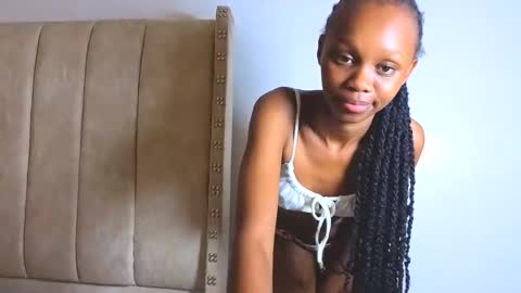 Littlevenus online show from November 11, 2025, 12:54 am